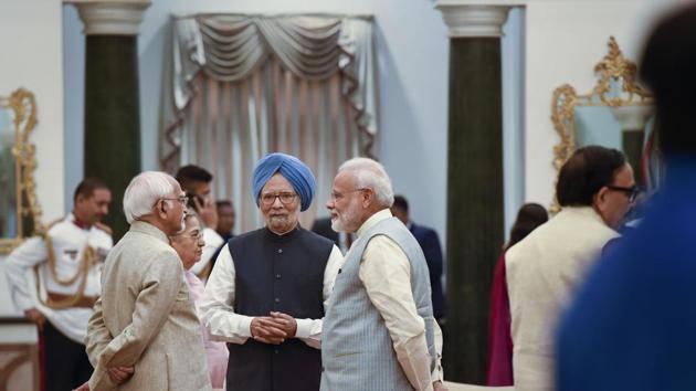 Prime Minister Narendra Modi, former prime minister Manmohan Singh, former vice president Hamid Ansari during a reception organised on the occasion of 73rd Independence Day, at Rashtrapati Bhavan in New Delhi, Thursday, Aug. 15, 2019.(PTI)