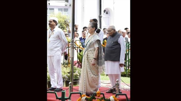 Congress party’s interim president Sonia Gandhi seen hoisting flag on the occasion of Independence day celebration, at AICC in New Delhi. (Arvind Yadav/ HT Photo) Congress party’s interim president Sonia Gandhi seen hoisting flag on the occasion of Independence day celebration, at AICC in New Delhi. (Arvind Yadav/ HT Photo)