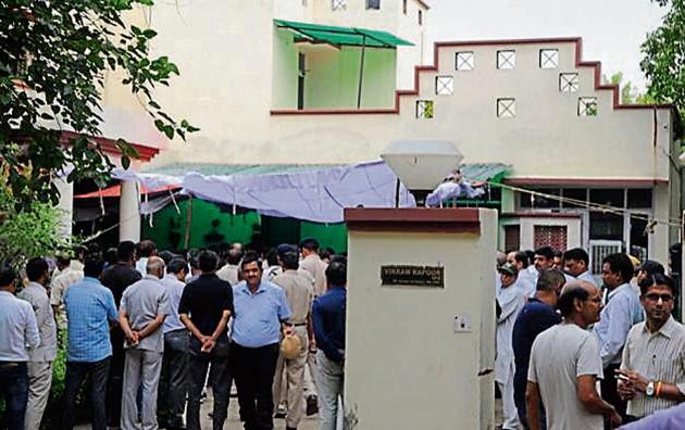 Family members and relatives at Vikram Kapoor’s residence, at Police Line, in Faridabad, India, on Wednesday, August 14, 2019. Vikram Kapoor, 59, Faridabad deputy commissioner of police, allegedly committed suicide at his residence by shooting himself with his service revolver on Wednesday morning. (Parveen Kumar / Hindustan Times) Family members and relatives at Vikram Kapoor’s residence, at Police Line, in Faridabad, India, on Wednesday, August 14, 2019. Vikram Kapoor, 59, Faridabad deputy commissioner of police, allegedly committed suicide at his residence by shooting himself with his service revolver on Wednesday morning. (Parveen Kumar / Hindustan Times)