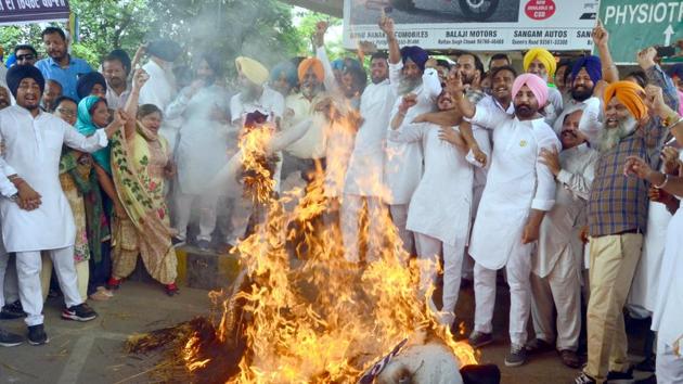 Punjab jails minister Sukhjinder Singh Randhawa on Wednesday said the probe in the sacrilege incidents by the state government constituted special investigation team (SIT) was moving in right direction. (Photo by Sameer Sehgal/Hindustan Times) Punjab jails minister Sukhjinder Singh Randhawa on Wednesday said the probe in the sacrilege incidents by the state government constituted special investigation team (SIT) was moving in right direction. (Photo by Sameer Sehgal/Hindustan Times)