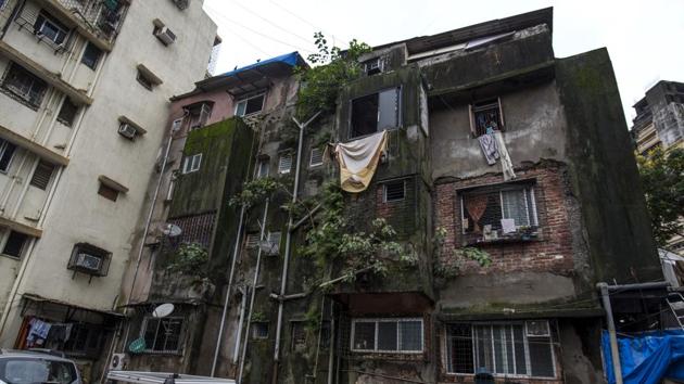 The Brihanmumbai Municipal Corporation (BMC) has expedited the process to demolish 23 buildings that have been vacated after the Bombay high court (HC) recently rejected their residents’ petitions. (Satish Bate/HT Photo) The Brihanmumbai Municipal Corporation (BMC) has expedited the process to demolish 23 buildings that have been vacated after the Bombay high court (HC) recently rejected their residents’ petitions. (Satish Bate/HT Photo)