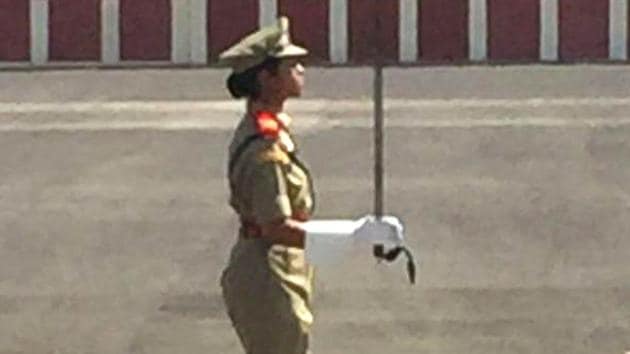 Bsf Ladies Xxx Video - First woman combat officer to lead BSF contingent at I-Day parade in  Kashmir | Latest News India - Hindustan Times