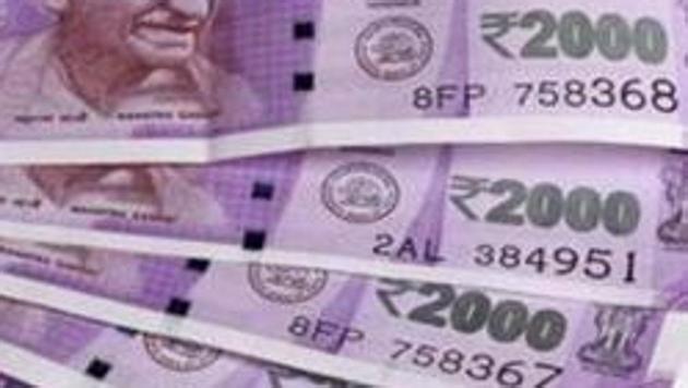 A 32-year-old Navy official from Chembur was duped of ₹8 lakh in a case of cyber fraud by an alleged foreign national whom he befriended on social media. (Sonu Mehta/HT PHOTO) A 32-year-old Navy official from Chembur was duped of ₹8 lakh in a case of cyber fraud by an alleged foreign national whom he befriended on social media. (Sonu Mehta/HT PHOTO)