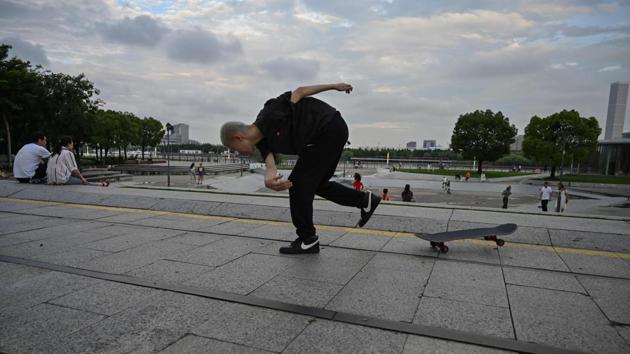 An argument erupts after a skateboarder whizzes past a toddler, narrowly avoiding clattering into the little girl. On another occasion, a security guard throws buckets of water on a stretch of concrete to stop skateboarders practising there. They are accused of “lack of self-discipline” and duly told to clear off. The Xinmin Evening News said there were plenty of dedicated skateboard areas in the city of 24 million people, including the battleground riverside park. (HECTOR RETAMAL / AFP)