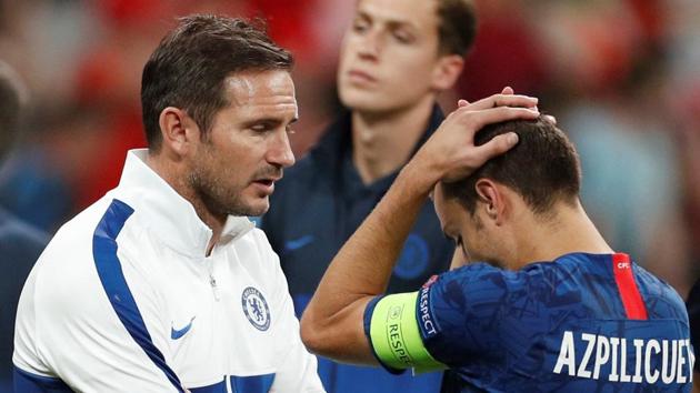 Chelsea manager Frank Lampard and Cesar Azpilicueta look dejected after losing the match against Liverpool(Action Images via Reuters)