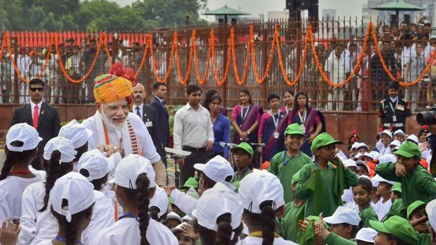 Prime Minister Narendra Modi meets school children after addressing the nation from the ramparts of the historic Red Fort on the occasion of 73rd Independence Day, in New Delhi, Thursday, Aug 15, 2019.(PTI)