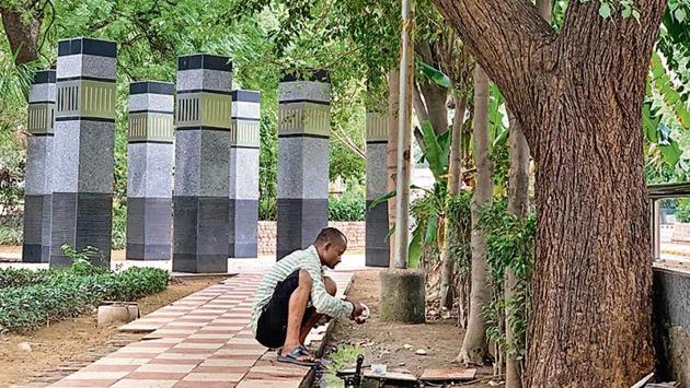 Surinder Vishwakarma, who hails from the Sagar district in MP, is a gardener in a Gurugram city park. (HT Photo) Surinder Vishwakarma, who hails from the Sagar district in MP, is a gardener in a Gurugram city park. (HT Photo)