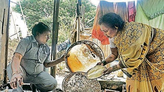 Kanchan (R) and her husband Subhash Kadam looking at animal hide decayed by floods in Sangli on Friday. (Pratham Gokhale/Hindustan Times) Kanchan (R) and her husband Subhash Kadam looking at animal hide decayed by floods in Sangli on Friday. (Pratham Gokhale/Hindustan Times)