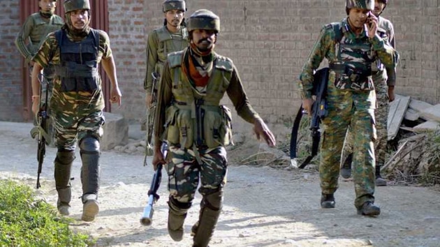 In a tweet, Pakistan military’s spokesperson alleged that the Indian Army has increased firing along the LoC in an effort to divert attention from the current situation in Jammu and Kashmir.(PTI FILE/ Representative Image)