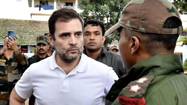 Congress leader Rahul Gandhi interacts with army personnel involved in rescue and relief operations in the flood-affected areas in Wayanad district.(PTI PHOTO.)