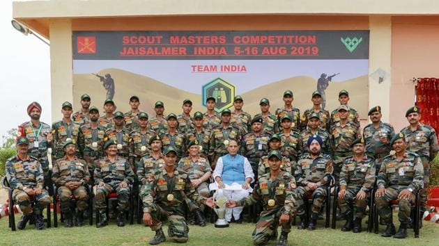 Defence Minister Rajnath Singh poses for a group photograph with Indian Army contingent during the 5th International Army Scout Masters Competition 2019, in Jaisalmer district of Rajasthan, on August 16, 2019. Rajnath Singh on Friday had told that future “circumstances” would determine what would happen to India’s “no first use” policy of nuclear weapons.(PTI)