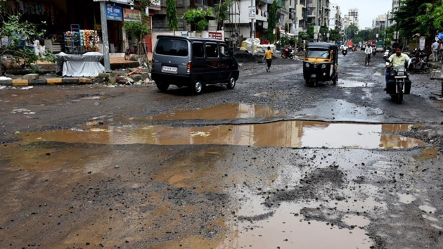 Ravindra Khadtale, city engineer of TMC, placed the blame on MSRDC. “The road where the accident took place is not our road but MSRDC road.(HT image)