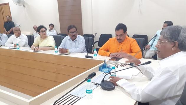 Guardian minister Chandrakant Patil (right) with representatives of oil companies during a meeting in the city on Thursday. (HT/PHOTO) Guardian minister Chandrakant Patil (right) with representatives of oil companies during a meeting in the city on Thursday. (HT/PHOTO)
