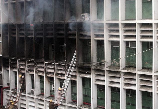 Firefighters douse the fire after it broke out in PC block near the emergency ward on the 2nd floor at All India Institute of Medical Sciences (AIIMS), in New Delhi. (ANI Photo) Firefighters douse the fire after it broke out in PC block near the emergency ward on the 2nd floor at All India Institute of Medical Sciences (AIIMS), in New Delhi. (ANI Photo)