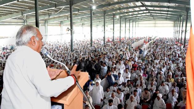 Former Haryana Chief Minister Bhupinder Singh Hooda addressing the Worker’s Meeting at the new Anaj Mandi in Rohtak on Sunday. August 04, 2019.(Photo by Manoj Dhaka/HindustanTimes) Former Haryana Chief Minister Bhupinder Singh Hooda addressing the Worker’s Meeting at the new Anaj Mandi in Rohtak on Sunday. August 04, 2019.(Photo by Manoj Dhaka/HindustanTimes)