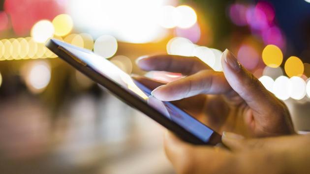 The victim got CCTV footage from the mall that showed a burkha-clad woman stealing the phone. (Getty Images/iStockphoto(Representational image)) The victim got CCTV footage from the mall that showed a burkha-clad woman stealing the phone. (Getty Images/iStockphoto(Representational image))