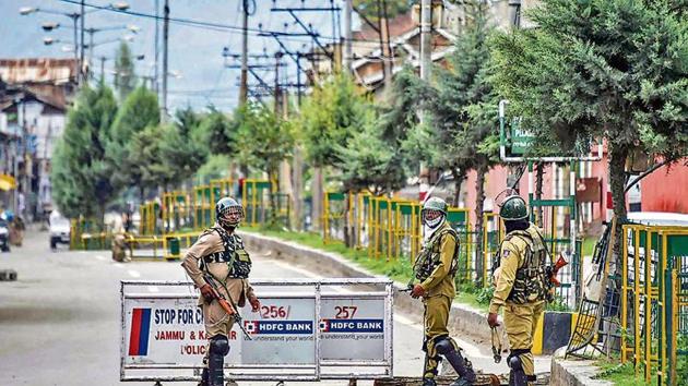 Security personnel stand guard at a check-point, during curfew like restrictions on the 13th consecutive day, following the abrogation of the provisions Article 370 in Jammu and Kashmir, in Srinagar(PTI Photo)