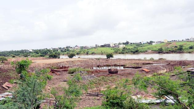 Residents are of the view that the city needs a better flood management plan and the civic body should keep a watch on illegal constructions. (In pic) According to a committee appointed by the National Green Tribunal, sewage treatment plant installed by PCMC encroaches the flood line of Indrayani river. (HT/PHOTO) Residents are of the view that the city needs a better flood management plan and the civic body should keep a watch on illegal constructions. (In pic) According to a committee appointed by the National Green Tribunal, sewage treatment plant installed by PCMC encroaches the flood line of Indrayani river. (HT/PHOTO)