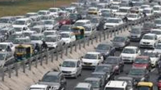 Delhi-Meerut Expressway towards Sarai Kale Khan and ITO .(HT PHOTO) Delhi-Meerut Expressway towards Sarai Kale Khan and ITO .(HT PHOTO)