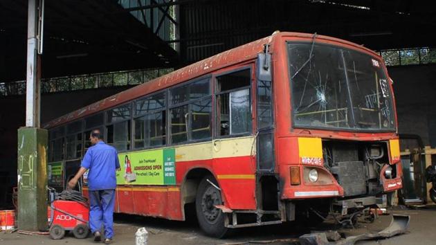A business plan, created in 2015, had been rolled out with various changes year after year, however, former PMPML chairman and managing director (MD) Tukaram Mundhe termed it “non-workable” in 2017. (HT) A business plan, created in 2015, had been rolled out with various changes year after year, however, former PMPML chairman and managing director (MD) Tukaram Mundhe termed it “non-workable” in 2017. (HT)