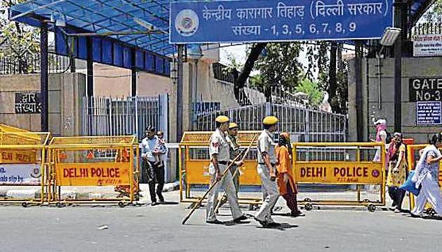 Like Mannu and Mamta, there are more than 70 such wanted convicts who never returned to prison after their temporary release. As many as 50 of the wanted convicts were awarded life imprisonment for murder. (HT image) Like Mannu and Mamta, there are more than 70 such wanted convicts who never returned to prison after their temporary release. As many as 50 of the wanted convicts were awarded life imprisonment for murder. (HT image)