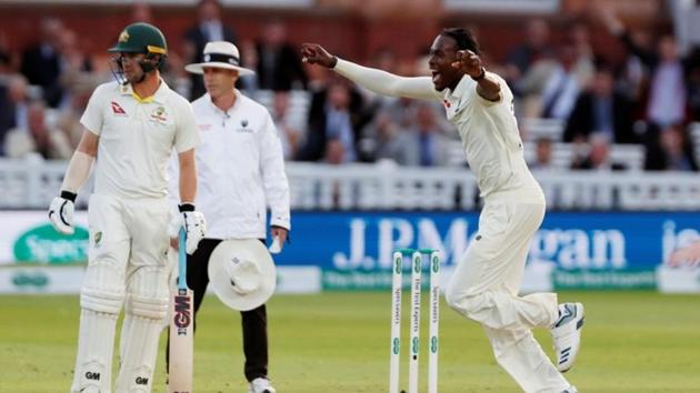 CEngland's Jofra Archer celebrates the wicket of Australia's Tim Paine.(Reuters)