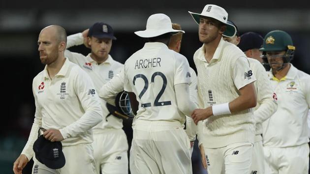 England's Jack Leach, left, England's Jofra Archer, and England's Stuart Broad shake hands and walk from the pitch after England and Australia draw the 2nd Ashes Test cricket match(AP)