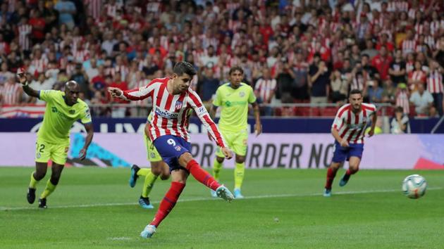 Atletico Madrid's Alvaro Morata has a penalty saved by Getafe's David Soria.(REUTERS)
