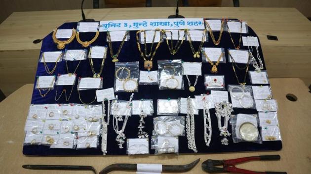 The police have recovered a Santro car, a motorcycle, 470 grammes of gold, 4.08 kg silver, two cutters, two bolt cutters, and two screwdrivers from their possession. (ht) The police have recovered a Santro car, a motorcycle, 470 grammes of gold, 4.08 kg silver, two cutters, two bolt cutters, and two screwdrivers from their possession. (ht)