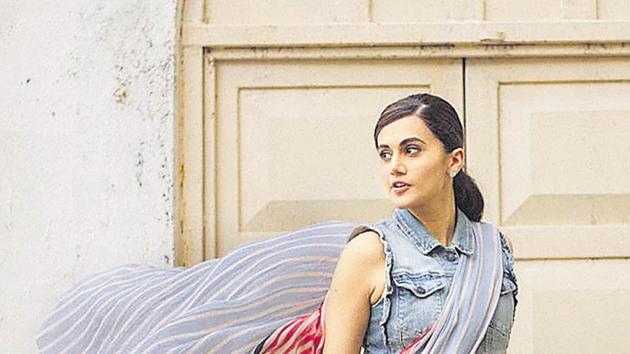 This sheer full-sleeved blouse paired with tie dye sari from Bloni by Akshat Bansal got us hooked to the look.
