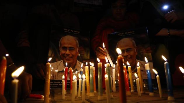 Like every year since 2013, a group of people—mostly activists – gather near Balgandharva auditorium in Pune demanding justice for rationalist Narendra Dabholkar.(Rahul Raut/HT PHOTO)