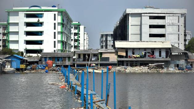 Even as Widodo presses on with the plan for a 21st century capital in Borneo island, local authorities are desperately probing solutions for Jakarta. A scheme to construct artificial islands in Jakarta’s bay, which would act as a buffer against the Java Sea, as well as a vast coastal wall was approved. But there is no guarantee the estimated $40 billion project -- which has been beset by years of delays -- would solve the city’s sinking woes. (BAY ISMOYO / AFP) Even as Widodo presses on with the plan for a 21st century capital in Borneo island, local authorities are desperately probing solutions for Jakarta. A scheme to construct artificial islands in Jakarta’s bay, which would act as a buffer against the Java Sea, as well as a vast coastal wall was approved. But there is no guarantee the estimated $40 billion project -- which has been beset by years of delays -- would solve the city’s sinking woes. (BAY ISMOYO / AFP)