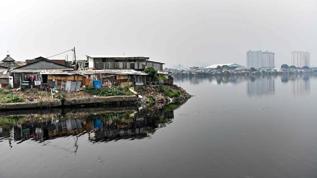 Jakarta is not the only sinking urban centre. Cities from Venice and Shanghai to New Orleans and Bangkok are also at risk, but Jakarta has done little to tackle the problem head on, according to Andreas. “Building walls is not a permanent solution,” said Heri Andreas, an earth scientist at the Bandung Institute of Technology. “We need to go to the next step and fix our water management. It’s expensive. But if we look at the future consequences, it’ll be worth it,” he added. (BAY ISMOYO / AFP) Jakarta is not the only sinking urban centre. Cities from Venice and Shanghai to New Orleans and Bangkok are also at risk, but Jakarta has done little to tackle the problem head on, according to Andreas. “Building walls is not a permanent solution,” said Heri Andreas, an earth scientist at the Bandung Institute of Technology. “We need to go to the next step and fix our water management. It’s expensive. But if we look at the future consequences, it’ll be worth it,” he added. (BAY ISMOYO / AFP)
