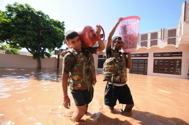 Army personnel carry household items of the residents of Motipur Khalsa village during a rescue operation, in Jalandhar, Punjab . (HT Photo) Army personnel carry household items of the residents of Motipur Khalsa village during a rescue operation, in Jalandhar, Punjab . (HT Photo)
