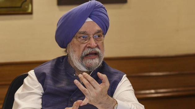 Union minister Hardeep Puri accused Delhi Chief Minister Arvind Kejriwal of stalling projects (File photo)(PTI)