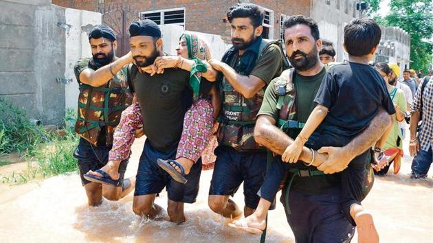 Army personnel rescue people from a flooded residential area at Kang Khurd village, 40km from Kapurthala town, on Tuesday, August 20, 2019.(HT Photo)