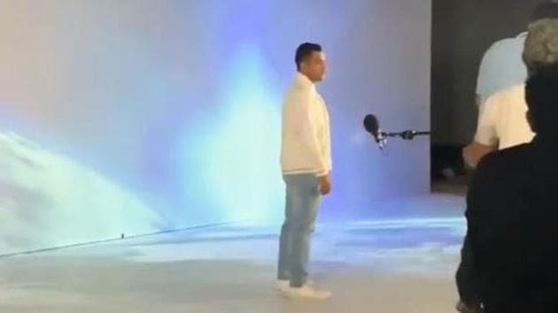 MS Dhoni during a photoshoot.(Twitter)