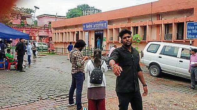 The crew of a movie production company on the campus of Balrampur Hospital in Lucknow on Wednesday. (Sourced) The crew of a movie production company on the campus of Balrampur Hospital in Lucknow on Wednesday. (Sourced)