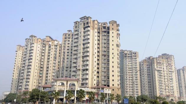 A view of Amrapali Sapphire at Sector 45 in Noida, where the first camp will be set up. Later, the authority will set up camps in other housing projects as well, officials say.(Sunil Ghosh / HT Photo)