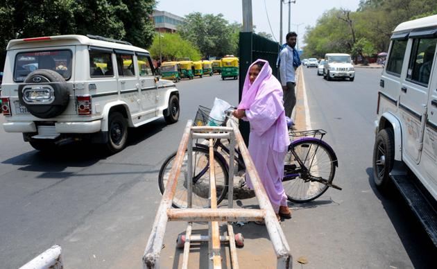 The Chandigarh police had been writing to the administration requesting for an underpass between Panjab University and PGIMER in view of the high volume of pedestrians crossing the road here. (HT FILE) The Chandigarh police had been writing to the administration requesting for an underpass between Panjab University and PGIMER in view of the high volume of pedestrians crossing the road here. (HT FILE)