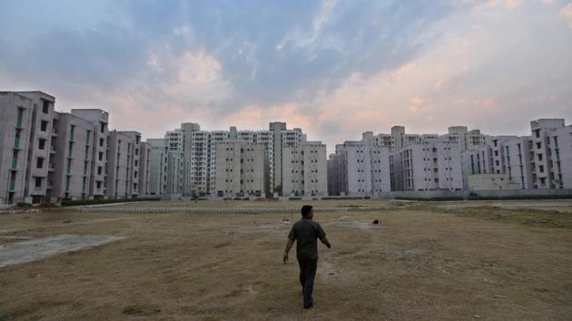 A view of the market inside Delhi Development Authority (DDA) Flats at Narela in New Delhi. The land-owning agency aims to digitise over 2,000 layout plans available with it. (Amal KS/HT PHOTO) A view of the market inside Delhi Development Authority (DDA) Flats at Narela in New Delhi. The land-owning agency aims to digitise over 2,000 layout plans available with it. (Amal KS/HT PHOTO)