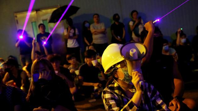 Anti-extradition bill protesters react as they watch a documentary protest video during a protest outside Siu Hong station in Hong Kong, China, August 20, 2019.(REUTERS)