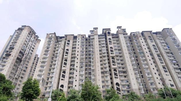 Amrapali Sapphire at sector 45, in Noida . Amrapali flat registration is to begin as soon as the Noida Authority prepares a roadmap.(Sunil Ghosh / HT Photo)