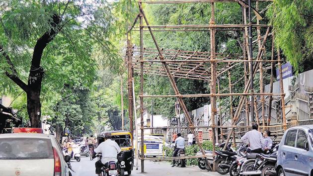 There are currently 3,332 mandals registered with the police and some of them were fined last year for violation of noise-related norms and encroaching public space. A Ganpati mandap in Sadashiv peth on Tuesday. (Ravindra Joshi/HT PHOTO) There are currently 3,332 mandals registered with the police and some of them were fined last year for violation of noise-related norms and encroaching public space. A Ganpati mandap in Sadashiv peth on Tuesday. (Ravindra Joshi/HT PHOTO)