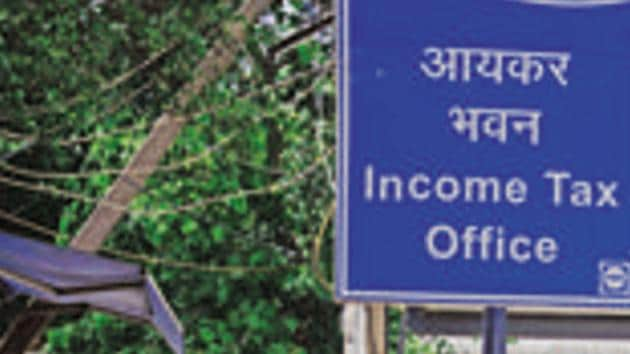 The CBDT said that income tax department had sent emails seeking clarification from assessees who were entitled to get tax refund, but also had outstanding tax to pay.(Pradeep Gaur/ Mint)