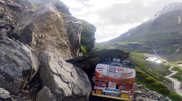 An oil tanker that was hit by a boulder following a landslide in Marhi near Rohtang Pass in Kullu on Tuesday, August 20, 2019. (ANI) An oil tanker that was hit by a boulder following a landslide in Marhi near Rohtang Pass in Kullu on Tuesday, August 20, 2019. (ANI)