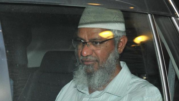 Under Fire For Racist Remarks Zakir Naik Apologises To Malaysians Latest News India Hindustan Times