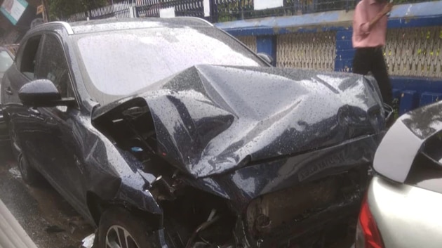 The high speed crash involving the Jaguar SUV killed two Bangladeshi nationals in Kolkata. (HT PHOTO) The high speed crash involving the Jaguar SUV killed two Bangladeshi nationals in Kolkata. (HT PHOTO)
