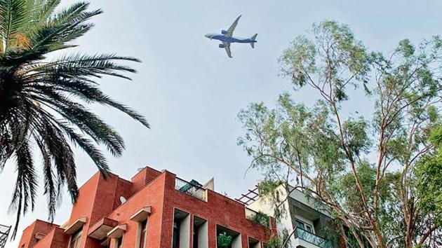 In Vasant Vihar, planes descend so close that you can identify the airline’s logo.(HT Photo)