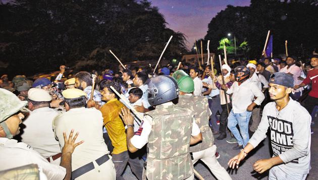 A clash between protesters and police personnel after the protest against the demolition of Guru Ravidas Temple, outside the premises of the temple, at Tughlakabad Extension, New Delhi, August 21 (Sanjeev Verma/HT PHOTO) A clash between protesters and police personnel after the protest against the demolition of Guru Ravidas Temple, outside the premises of the temple, at Tughlakabad Extension, New Delhi, August 21 (Sanjeev Verma/HT PHOTO)